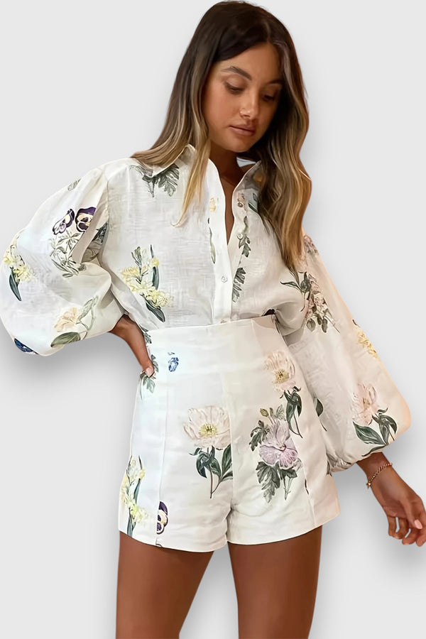 Ensemble deux pièces avec motif floral vibrant