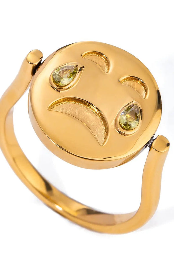 Bague visage fronçant les sourcils