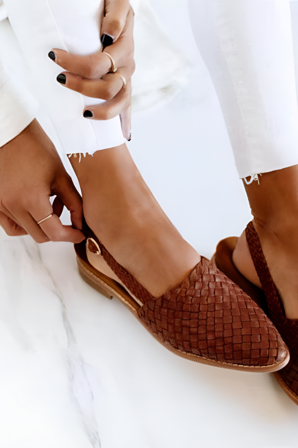 Romy | Sandales classiques en cuir faites à la main