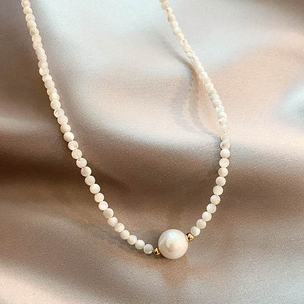 Collier élégant en perles