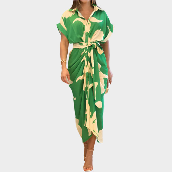 Robe avec col à volants et ligne élégante