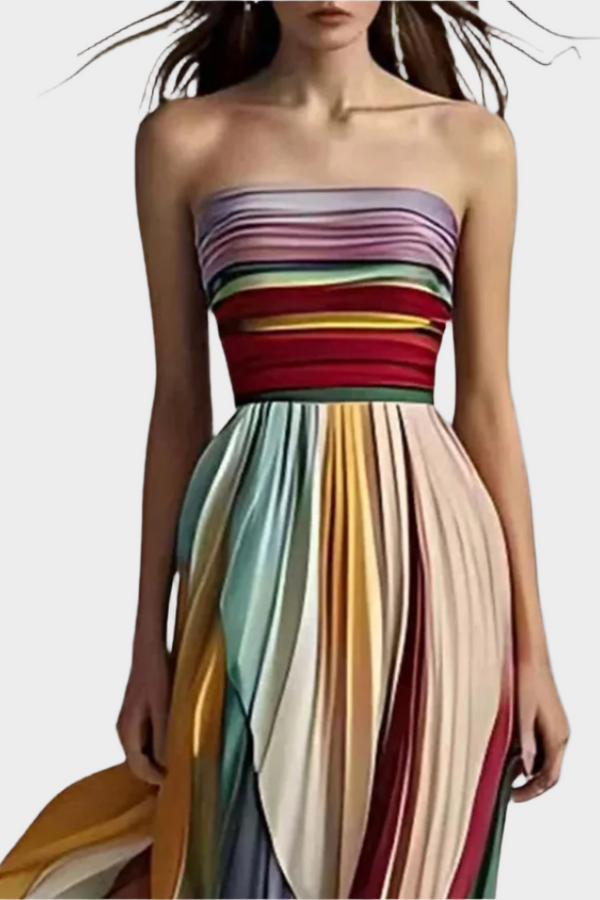 Robe maxi bustier avec mouvement plissé et design impressionnant