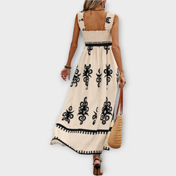 Robe de plage élégante avec encolure carrée
