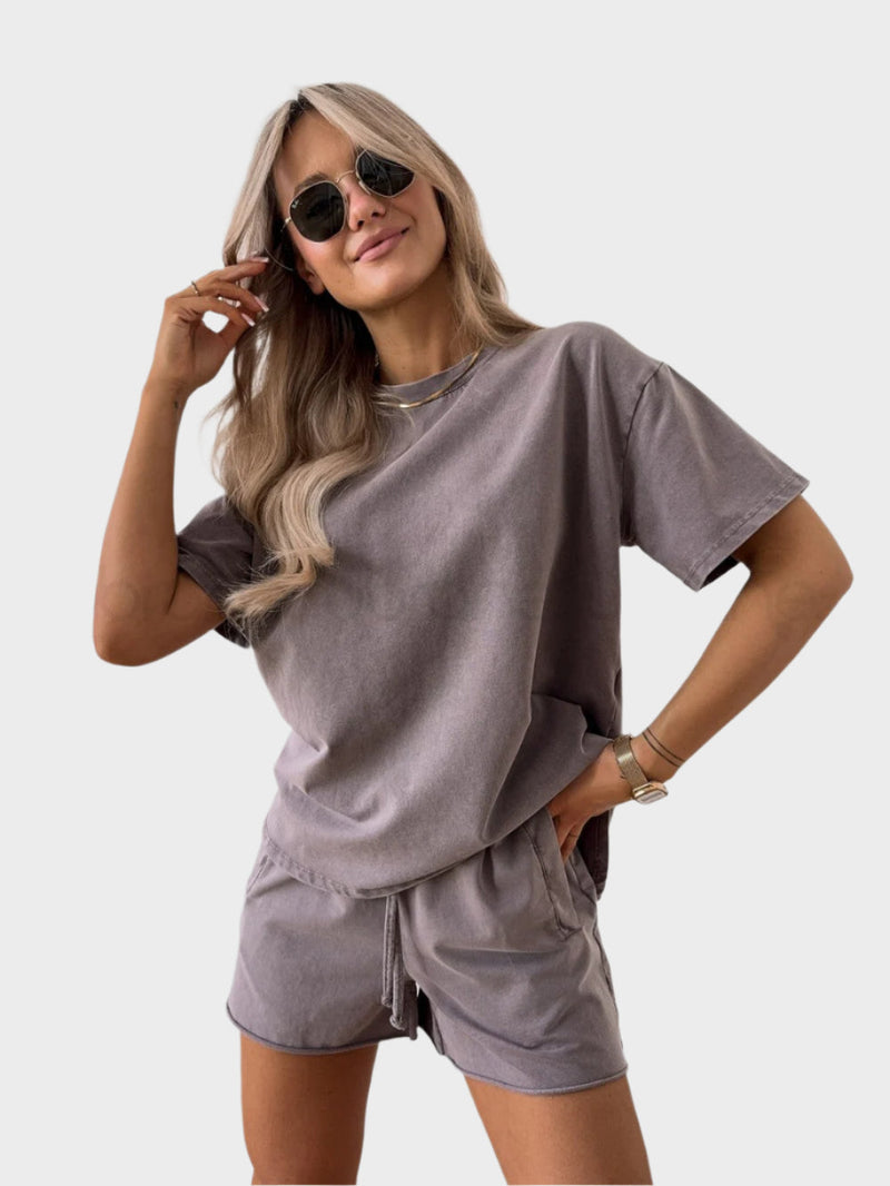 Ensemble décontracté avec t-shirt et pantalon de jogging