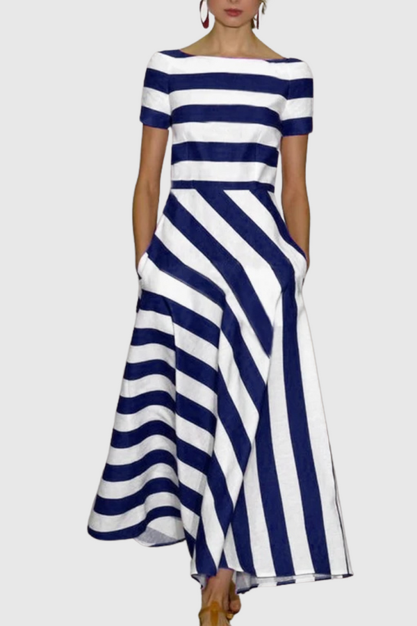 Robe longue élégante avec rayures et manches courtes