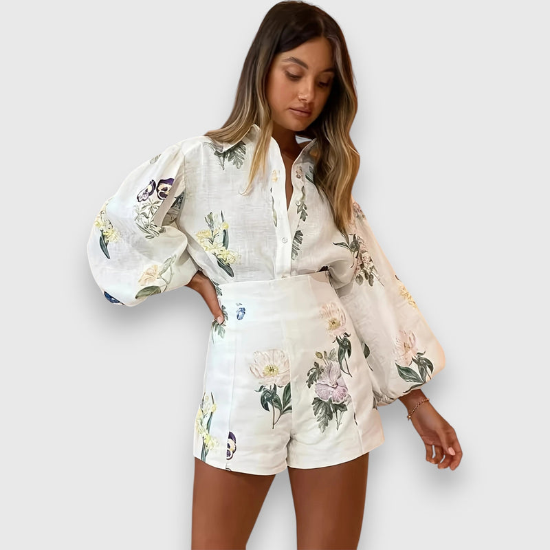 Ensemble deux pièces avec motif floral vibrant