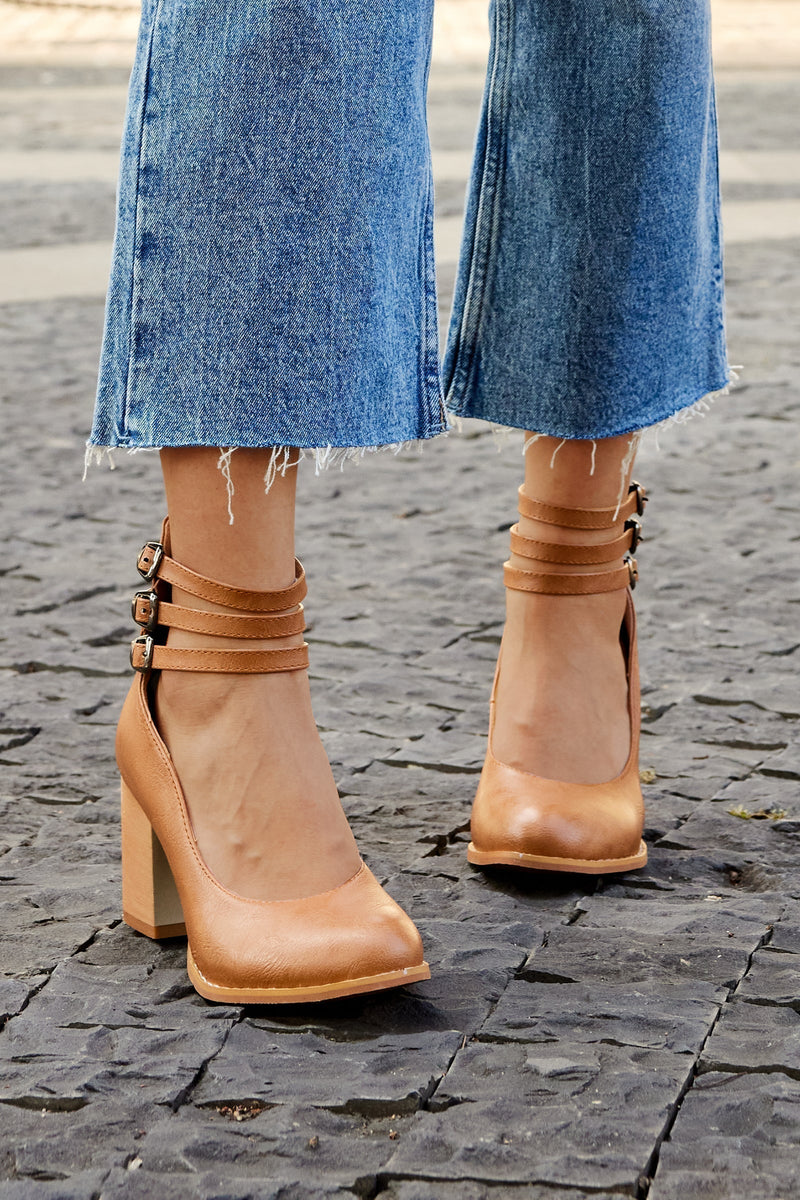 Caa™ | Sandales lisses avec bride à la cheville et talon épais