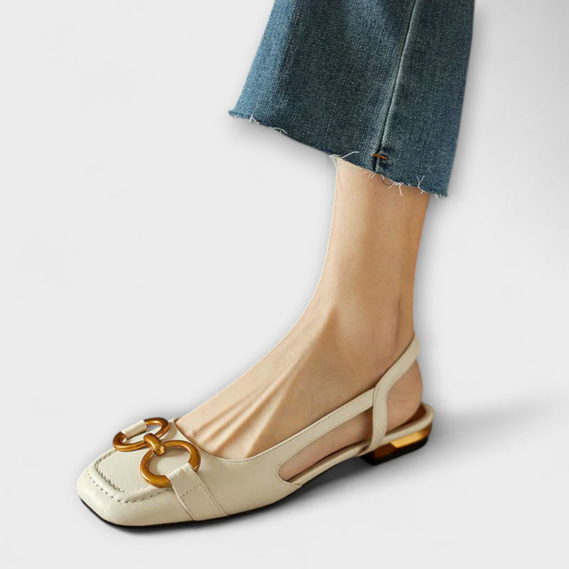 Sandale avec boucle à fermoir