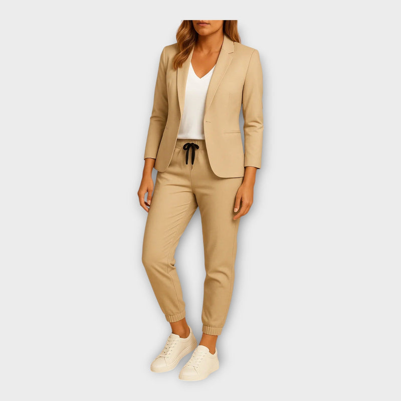 Costume femme avec blazer et pantalon jogger