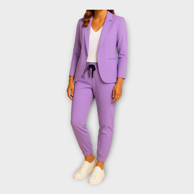 Costume femme avec blazer et pantalon jogger