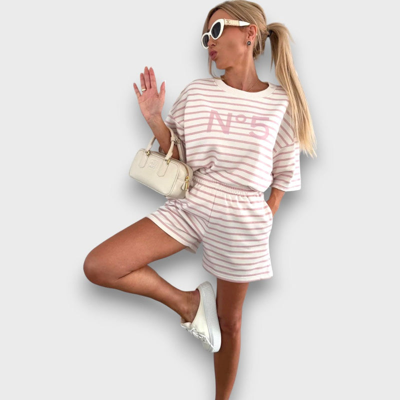 Ensemble blouse rayée et short avec imprimé