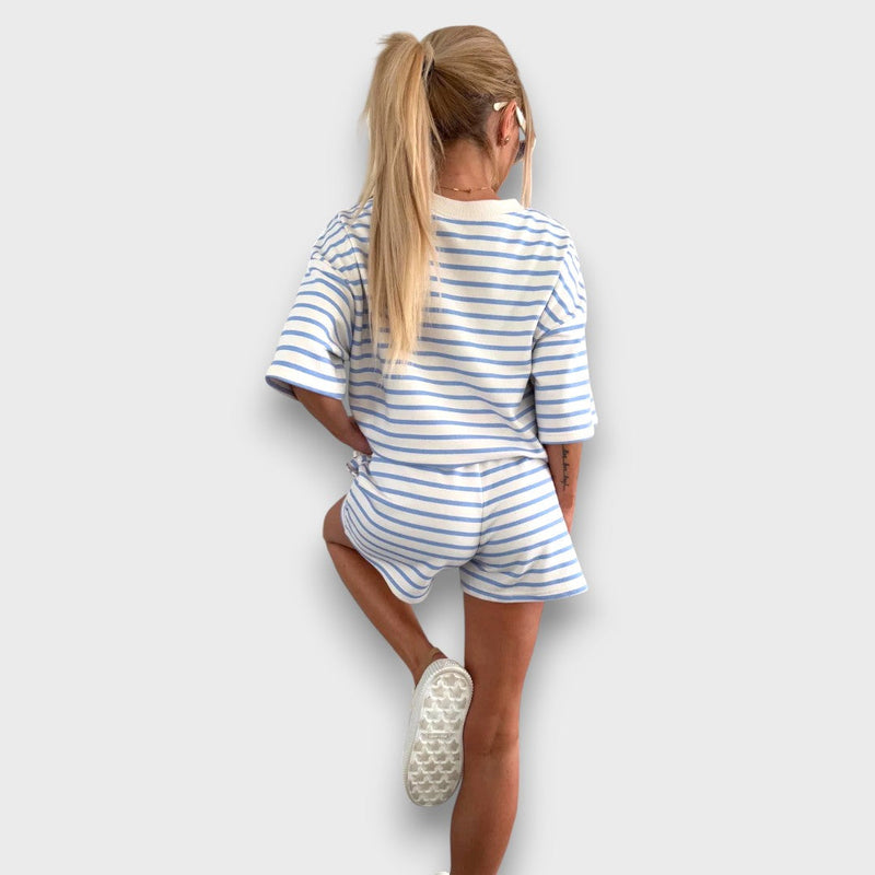 Ensemble blouse rayée et short avec imprimé
