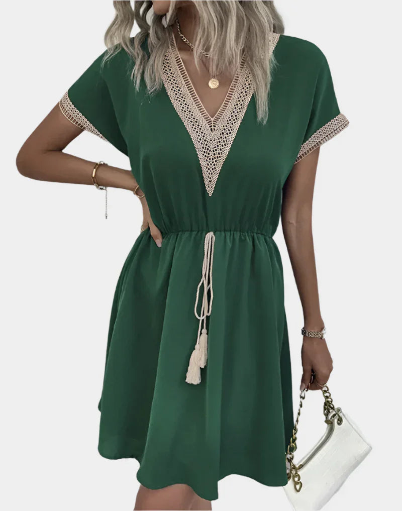 Robe bohème romantique avec ceinture et encolure en V