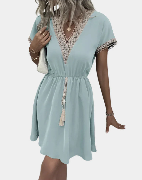 Robe bohème romantique avec ceinture et encolure en V