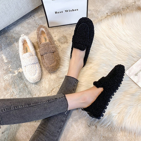 Chaussures plates en peluche Luna™