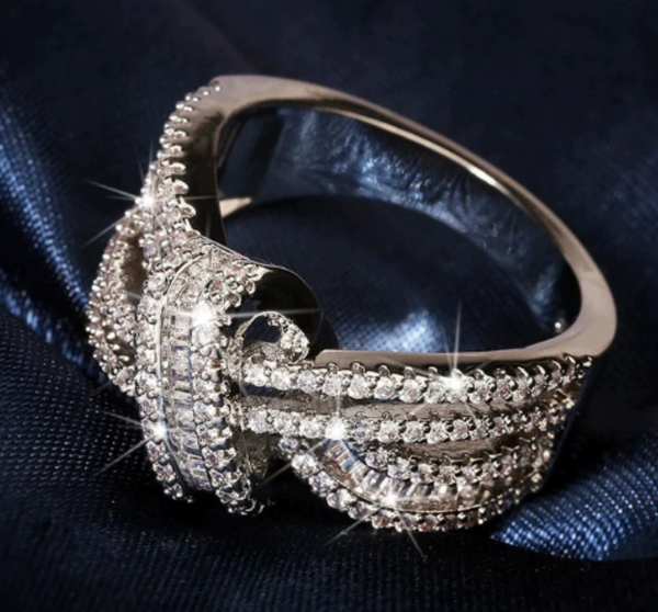 BAGUE ARGENTÉE TRESSÉE LUMINEUSE