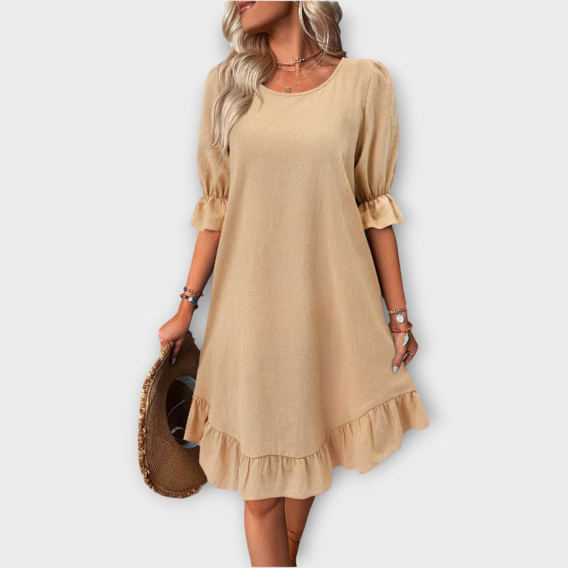 Robe à fines bretelles et ligne élégante