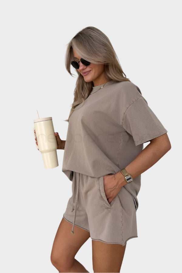 Ensemble décontracté avec t-shirt et pantalon de jogging