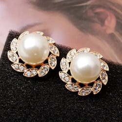 Boucles d'oreilles exquises en perles et feuilles brillantes | Or