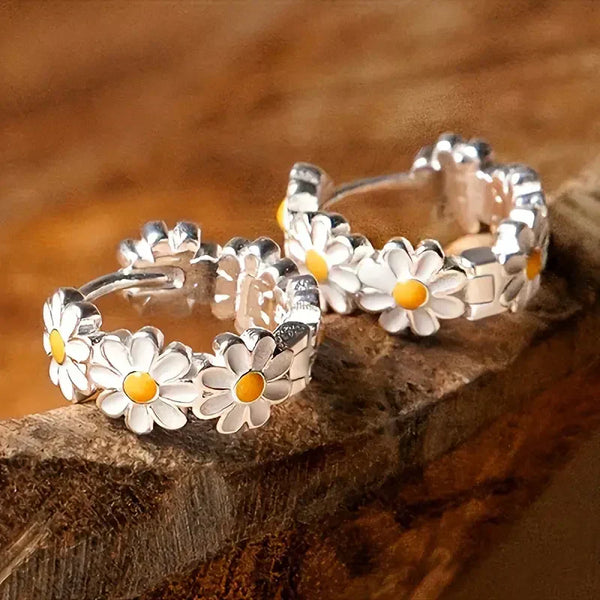 Boucles d'oreilles créoles marguerite élégantes | Or blanc