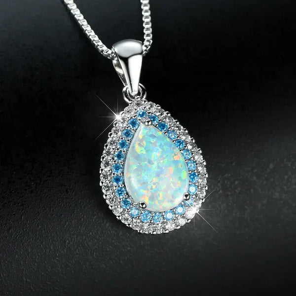 Collier élégant pendentif opale bleue étincelante | Or blanc