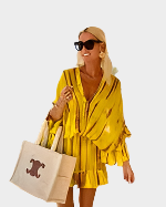 Robe courte avec taille haute et col en V